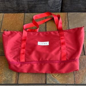 NWOT Luxe Scarlet Red LARGE nylon Bag